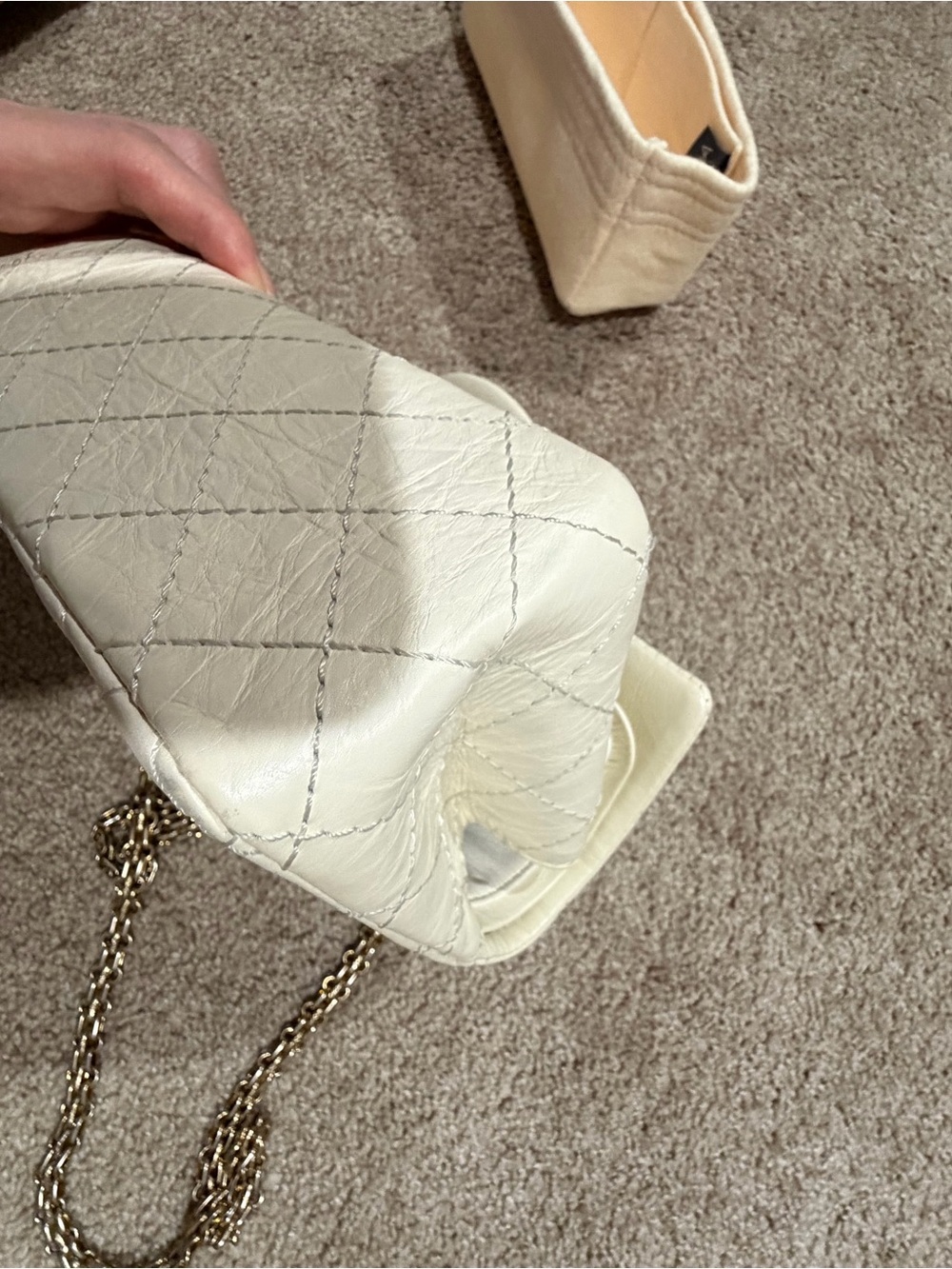 CHANEL Aged Calfskin Quilted 2.55 Reissue 224 Flap Ivory - Picture 15 of 16
